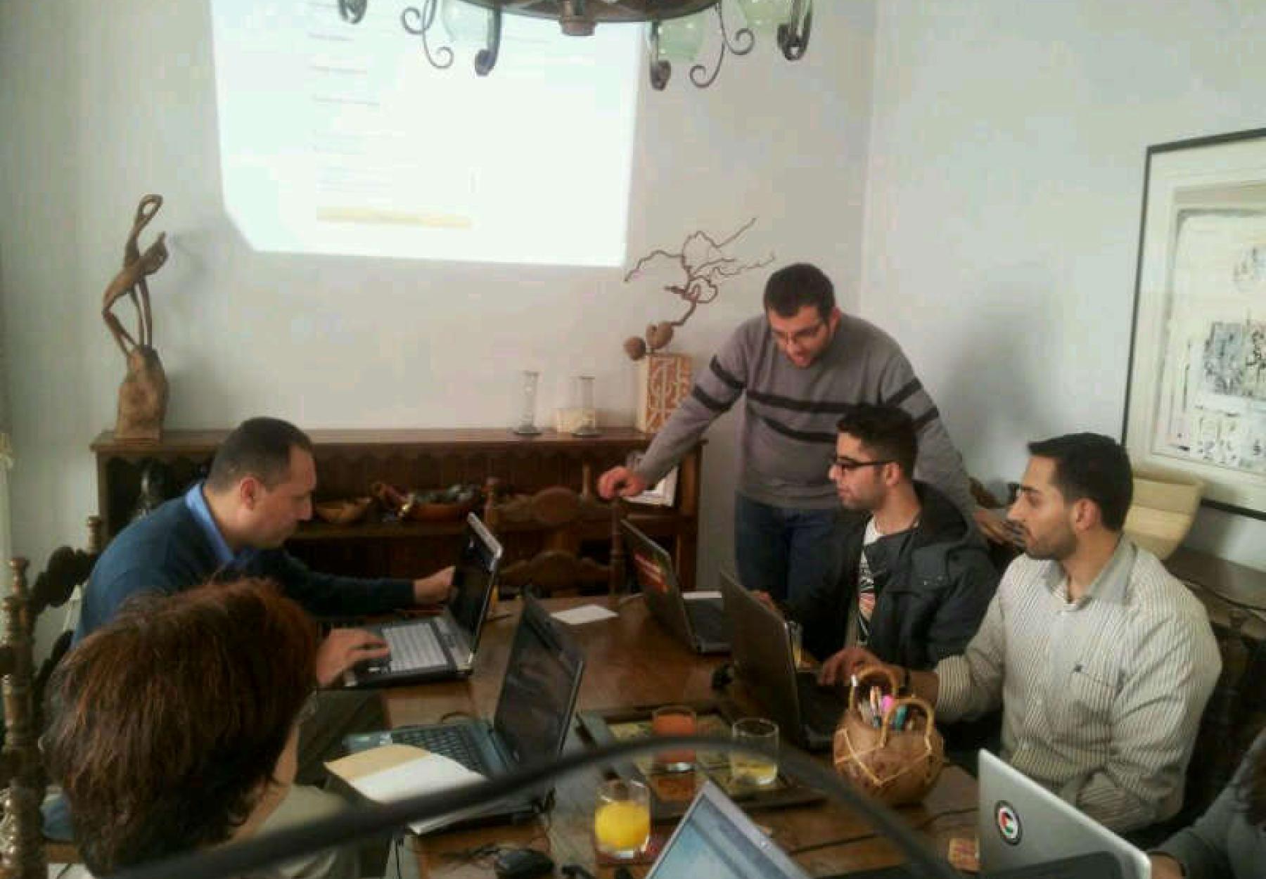 دورة تدريبية لمتطوعي العربية على مهارات استخدام التويتر