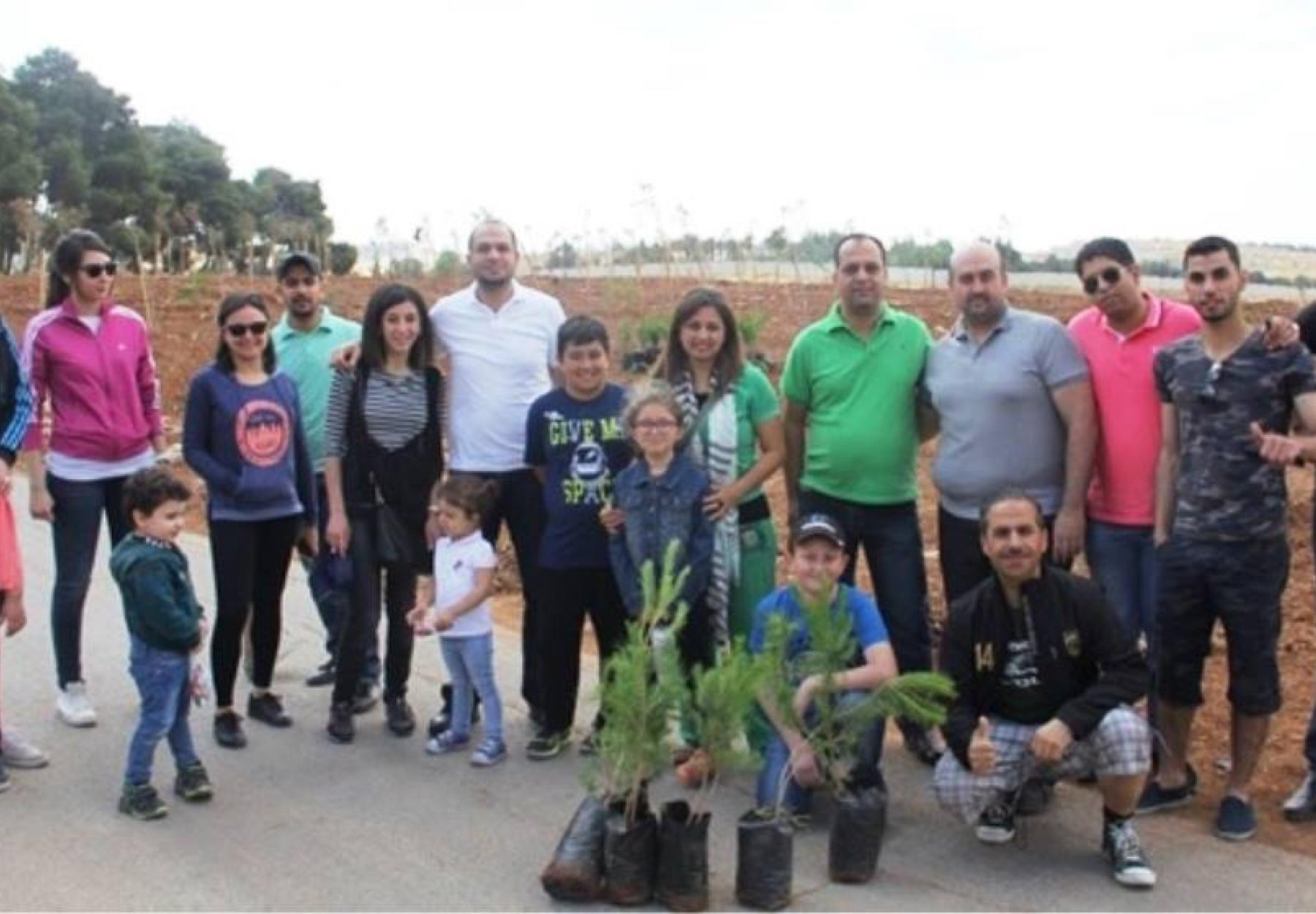 العربية ومجموعة أبو خضر للسيارات يزرعان الأشجار بعيد الإستقلال في غمدان - الأردن