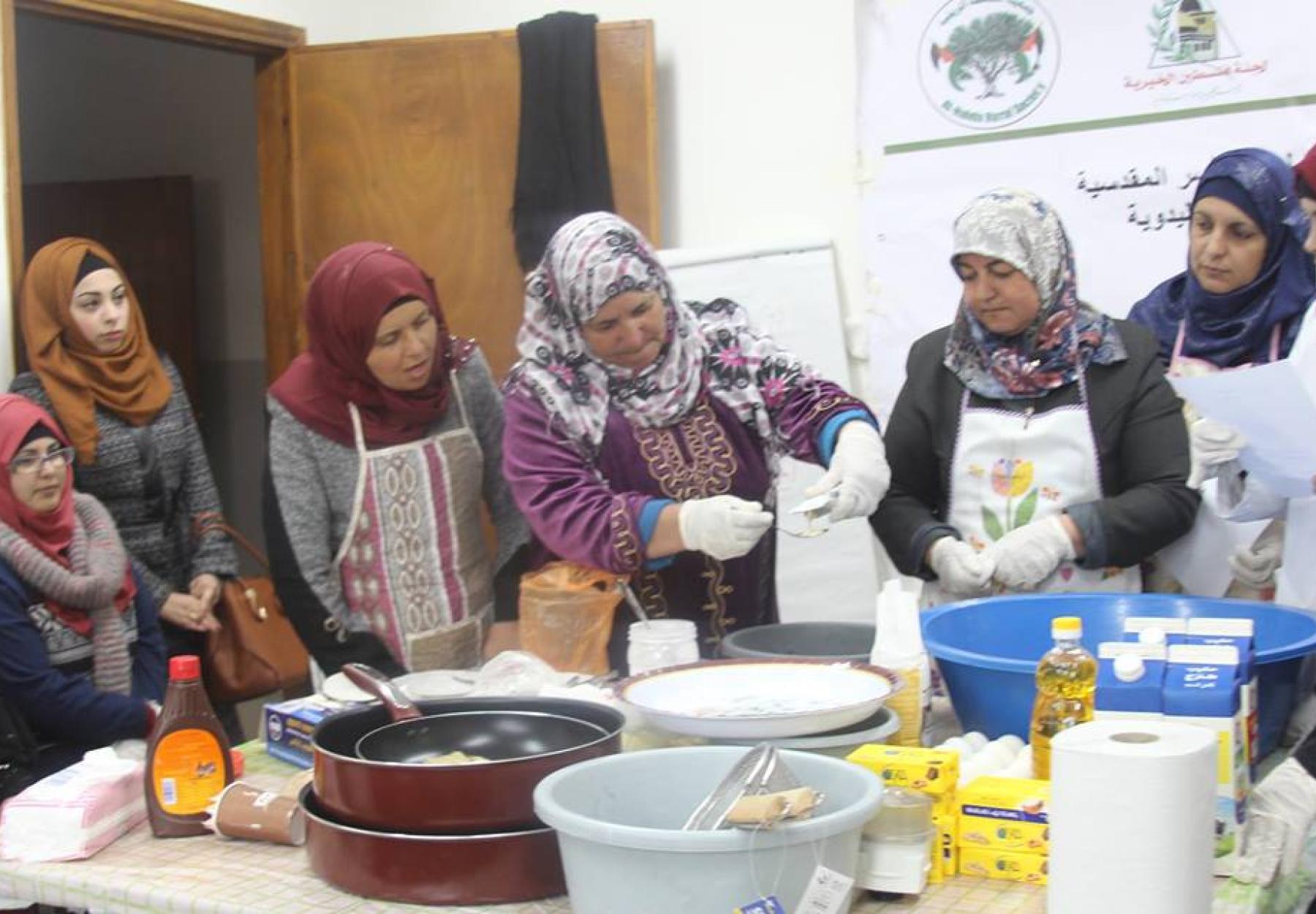 العربية تدرب سيدات مقدسيات على صناعة المعجنات والحلويات