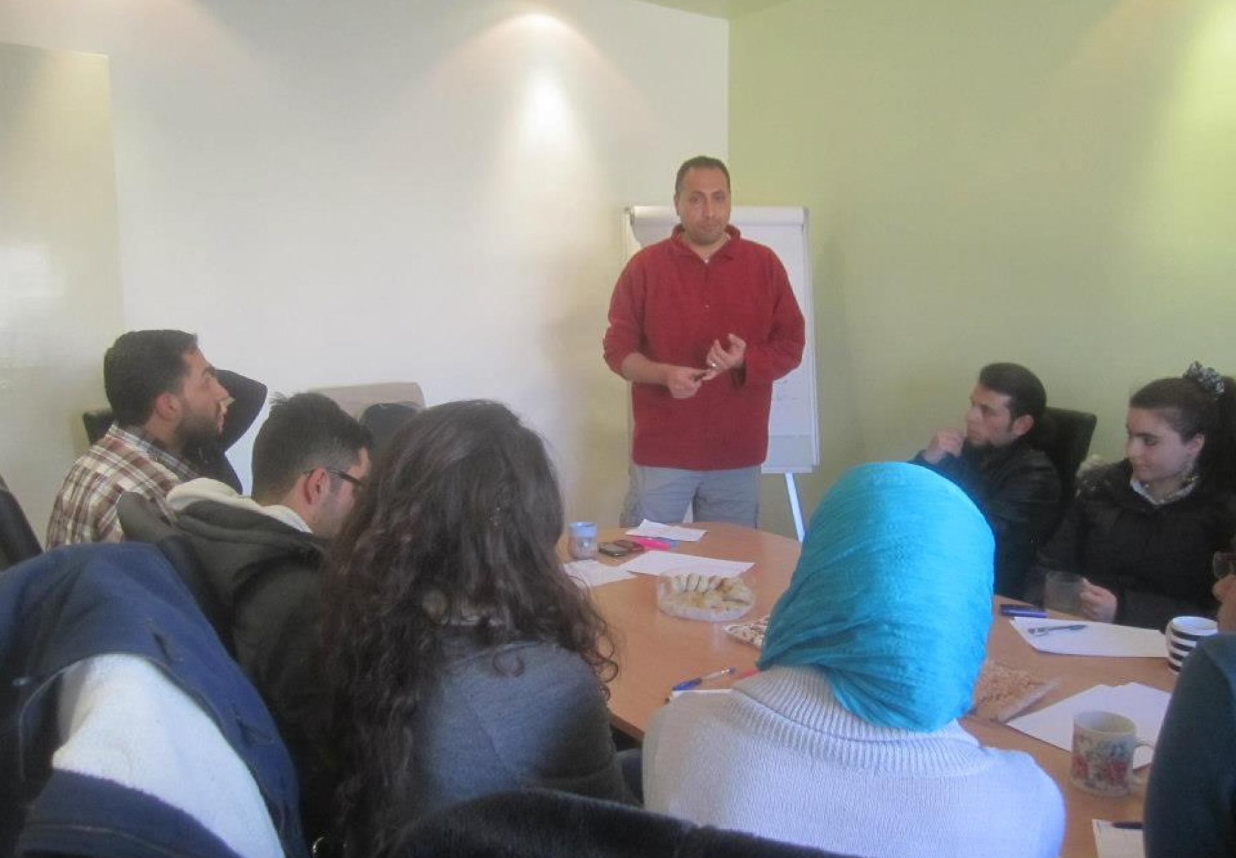 مهارات تقديم المشاريع للقطاع الخاص ... دورة تدريبية لمتطوعي العربية
