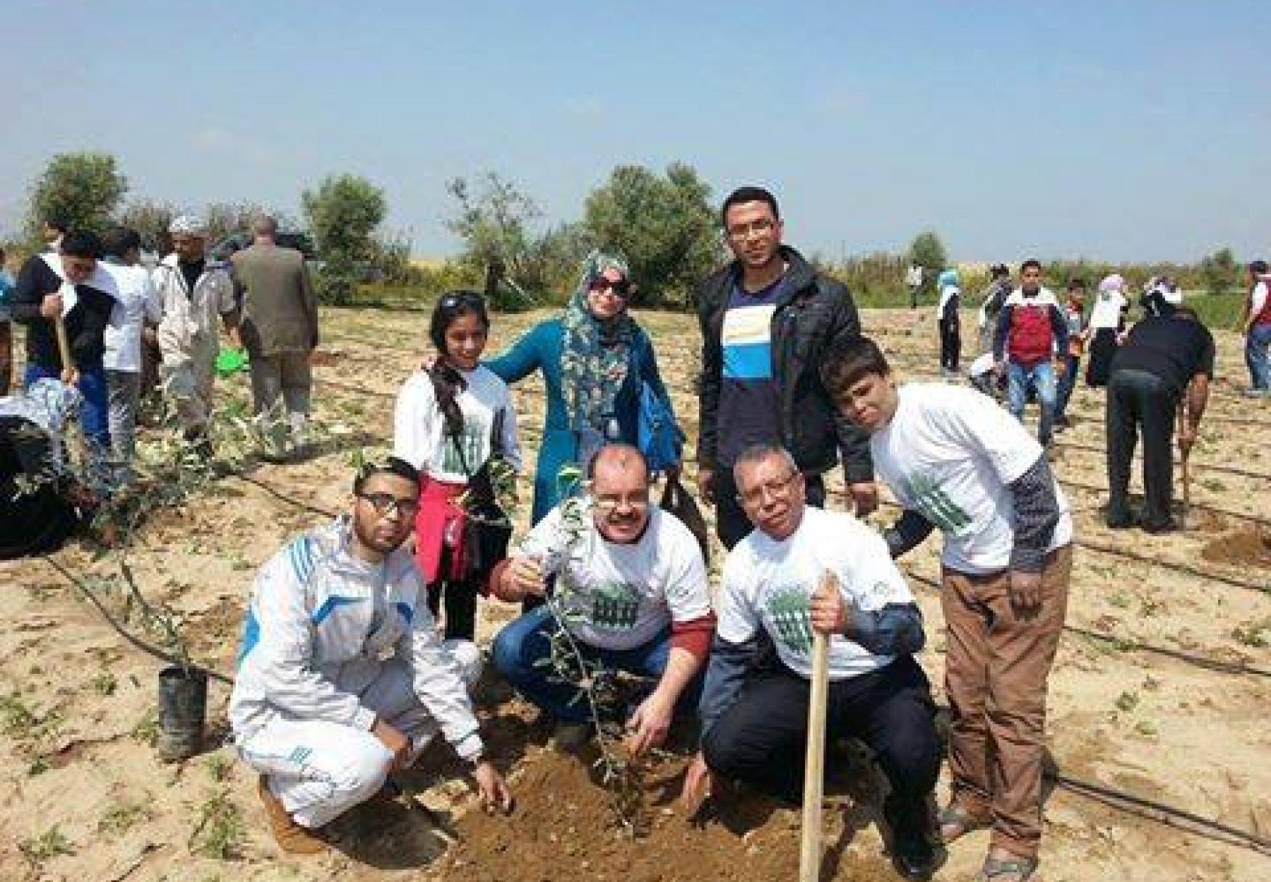 العربية تزرع أشجار الأمل في قطاع غزة