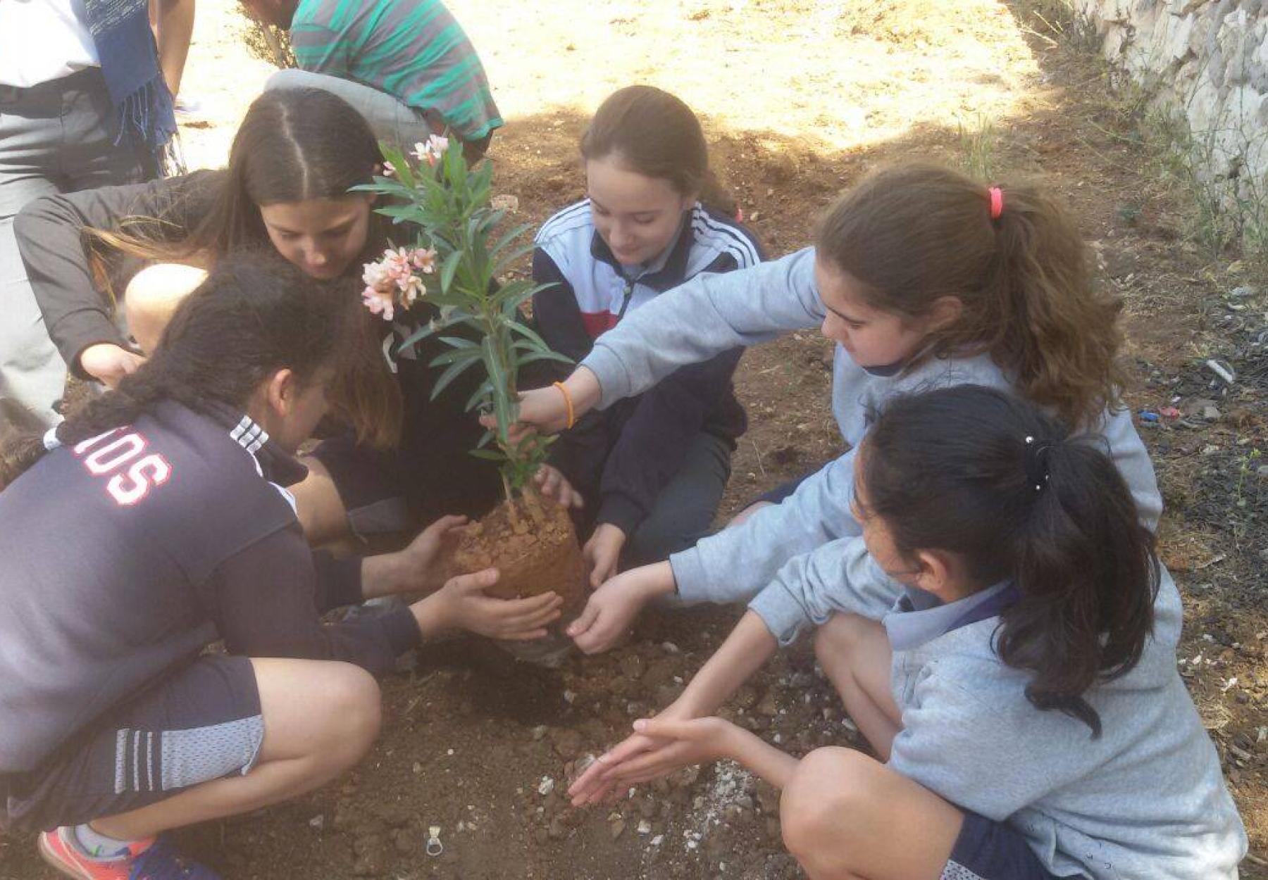 العربية تنظم نشاطاً زراعياً لطلاب المدرسة الأرثذوكسية في غمدان – عمان