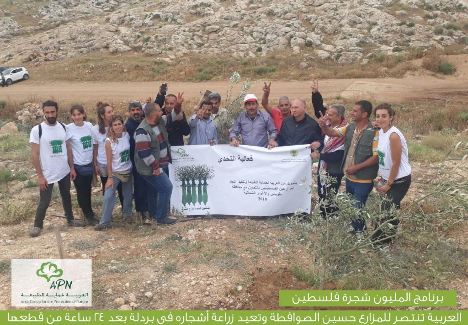 العربية تنتصر للمزارع حسين الصوافطة وتعيد زراعة أشجاره في بردلة بعد 24 ساعة من قطعها