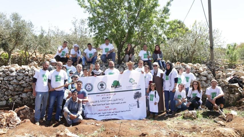 على شرف يوم الأرض الخالد زراعة 700 شجرة تفاح وعنب في قرية شوشحلة المهجرة -بيت لحم - فلسطين